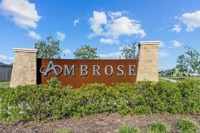 view of community / neighborhood sign