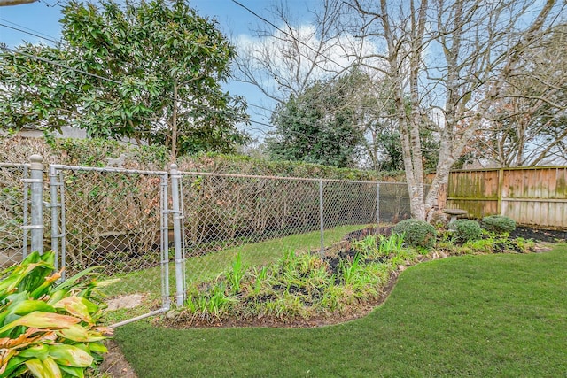 view of yard featuring fence