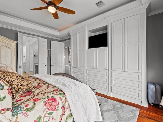 1250 Oahu Dr, Tiki Island, TX 77554 - bedroom featuring ceiling fan, light wood-style flooring, baseboards, visible vents, and ornamental molding