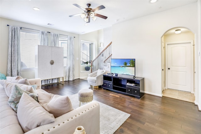 living area with arched walkways, dark wood finished floors, baseboards, ceiling fan, and recessed lighting