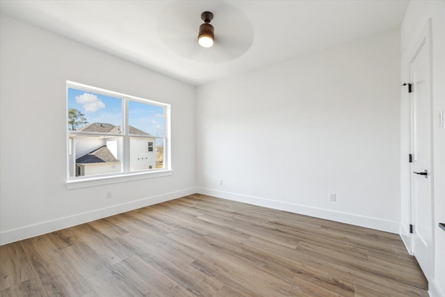 unfurnished bedroom featuring light wood-style flooring, baseboards, and a ceiling fan