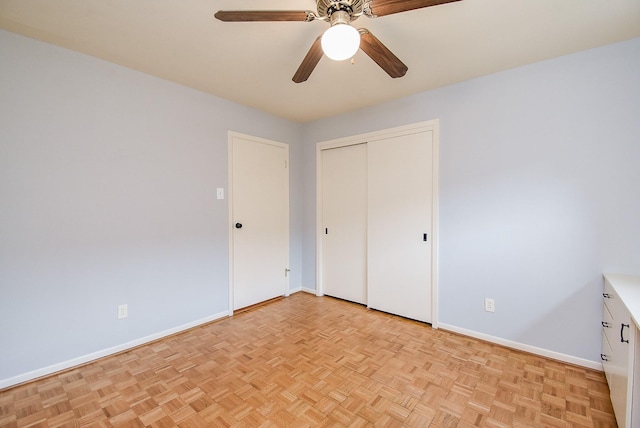 unfurnished bedroom featuring ceiling fan, baseboards, and a closet