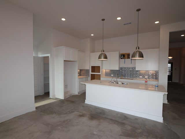 8311 Oceanmist Cove Dr, Cypress, TX 77433 - kitchen featuring a sink, backsplash, recessed lighting, white cabinets, and an island with sink