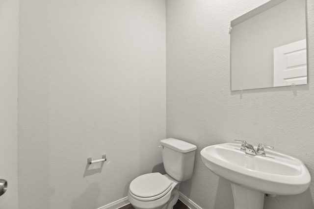 16539 Willow Forest Dr, Conroe, TX 77302 - half bath featuring toilet and a sink