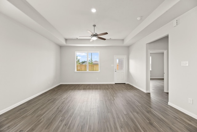 16539 Willow Forest Dr, Conroe, TX 77302 - unfurnished room with ceiling fan, a tray ceiling, dark wood-style flooring, baseboards, and recessed lighting