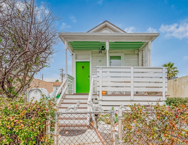 912 Broadway St, Galveston, TX 77550 - view of front of house with a fenced front yard, covered porch, and a gate