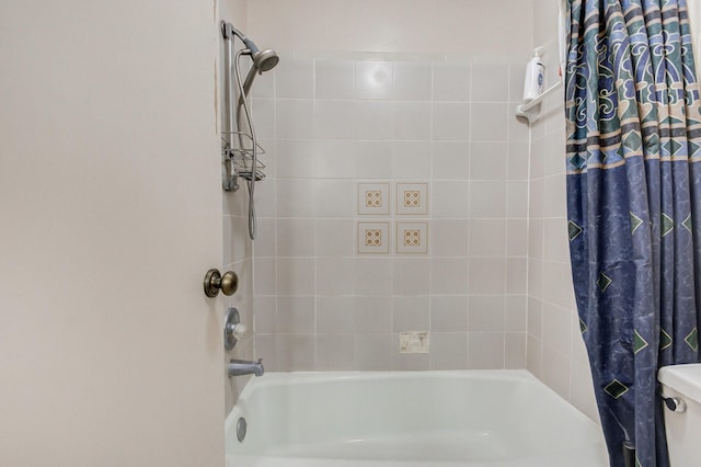 full bathroom with shower / bath combination with curtain and toilet