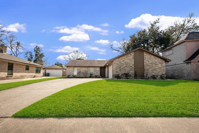 mid-century modern home with a garage, driveway, brick siding, and a front yard