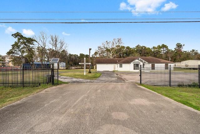 view of front facade with a front yard and fence