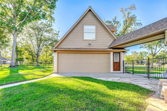 view of front of house with a garage, roof with shingles, fence, and a front yard