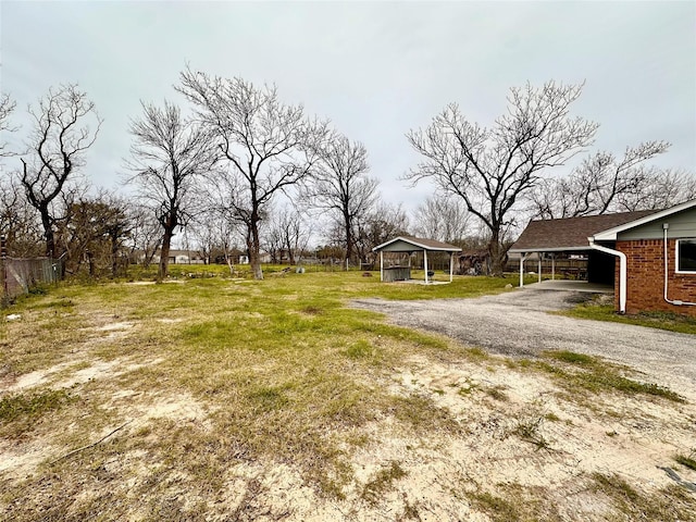 view of yard with a carport and driveway