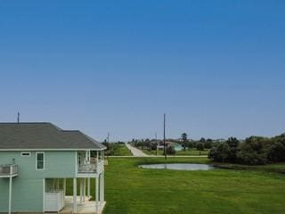 Listing photo 2 for 3642 Foremast Dr, Galveston TX 77554