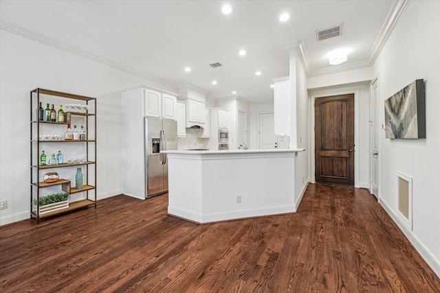 kitchen with visible vents, appliances with stainless steel finishes, a peninsula, light countertops, and white cabinetry