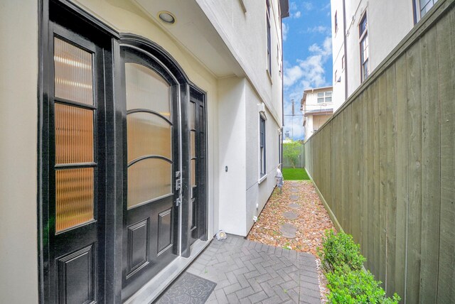 314 W Clay St, Houston, TX 77019 - property entrance with stucco siding