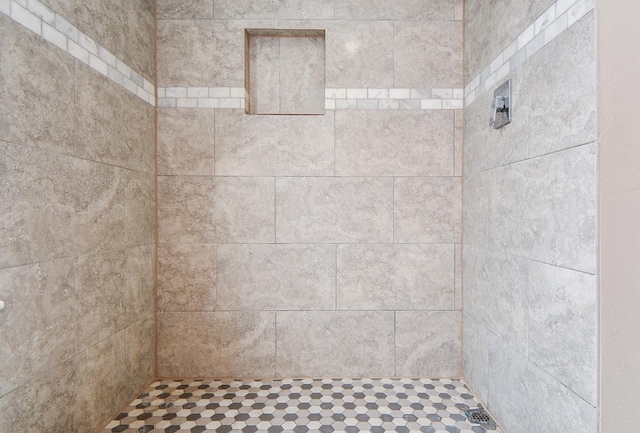 interior details with a tile shower