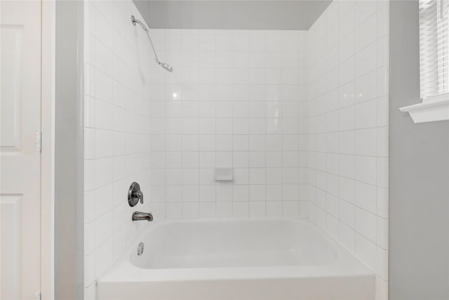 bathroom with tub / shower combination