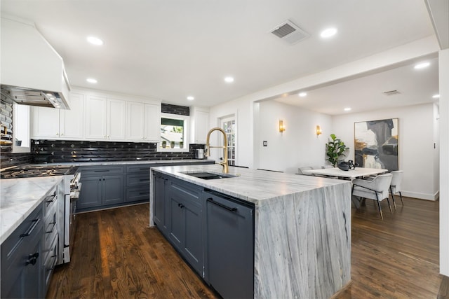 516 W 30th St, Houston, TX 77018 - kitchen featuring a sink, custom range hood, dark wood-type flooring, tasteful backsplash, and recessed lighting