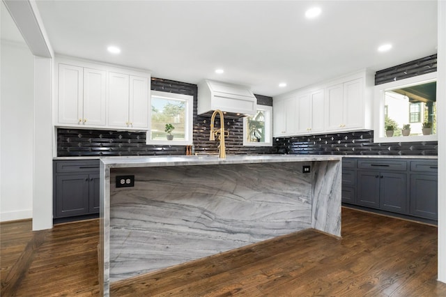 516 W 30th St, Houston, TX 77018 - kitchen with gray cabinetry, tasteful backsplash, white cabinetry, a sink, and recessed lighting