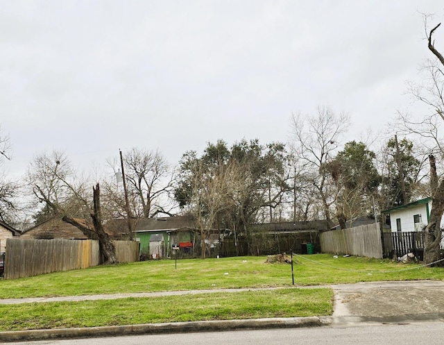 Listing photo 2 for 407 Park St, Baytown TX 77520