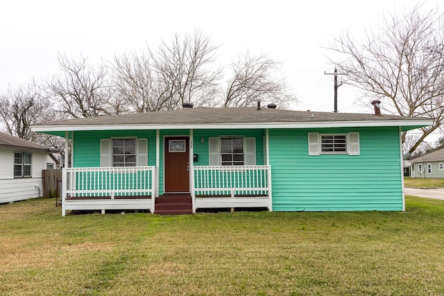 view of front of house with covered porch and a front lawn