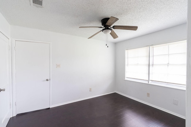 629 13th Ave N, Texas City, TX 77590 - empty room with ceiling fan, a textured ceiling, dark wood-style flooring, visible vents, and baseboards