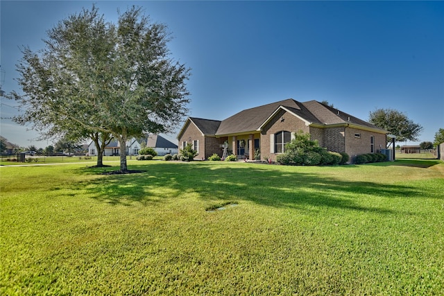 ranch-style house featuring a front lawn and brick siding