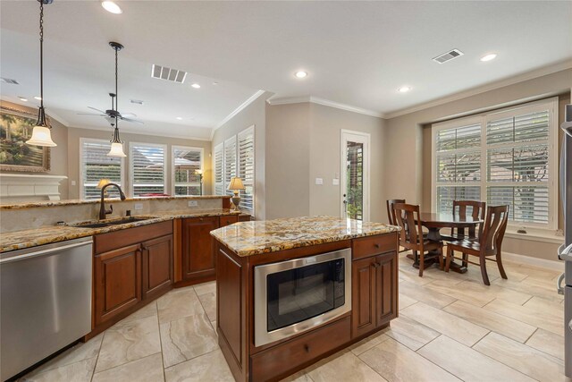 kitchen with a sink, visible vents, plenty of natural light, and stainless steel appliances
