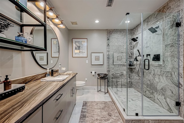 505 Bastrop St Unit 508, Houston, TX 77003 - bathroom featuring toilet, double vanity, a marble finish shower, baseboards, and recessed lighting
