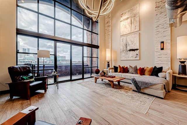 505 Bastrop St Unit 508, Houston, TX 77003 - lobby featuring a towering ceiling and floor to ceiling windows
