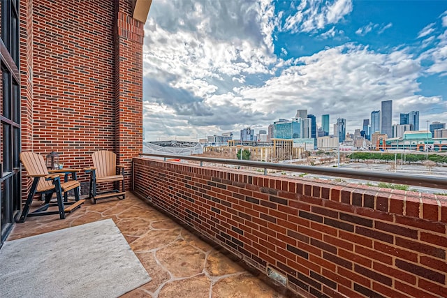 505 Bastrop St Unit 508, Houston, TX 77003 - balcony featuring a skyline view