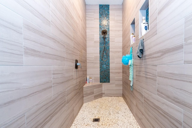 bathroom featuring a tile shower