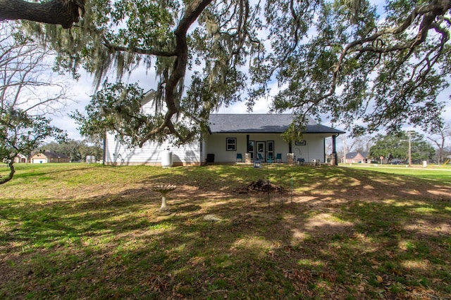 back of house featuring a yard