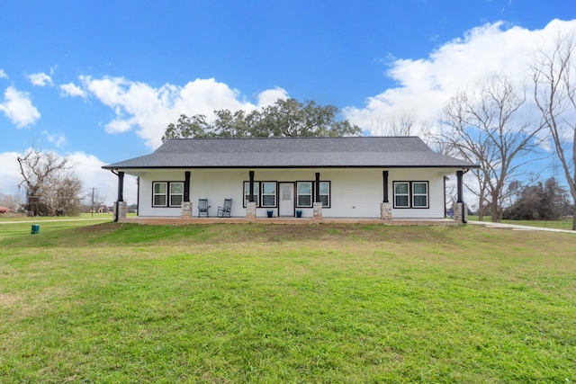 view of front facade with covered porch and a front yard