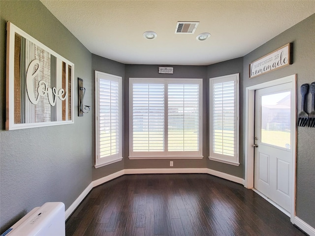 1904 Emerald Breeze Ct, Pearland, TX 77089 - foyer featuring visible vents, baseboards, and dark wood-style floors