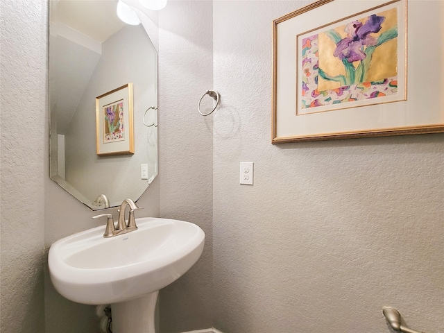 1904 Emerald Breeze Ct, Pearland, TX 77089 - bathroom with a textured wall and a sink