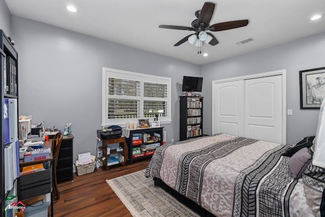 6270 US Highway 259 N, Naples, TX 75568 - bedroom featuring visible vents, ceiling fan, dark wood-style flooring, a closet, and recessed lighting