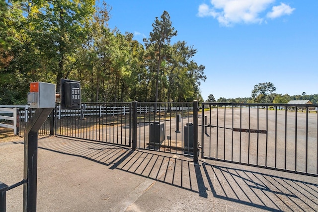 6464 Rolling Oak Dr, Montgomery, TX 77316