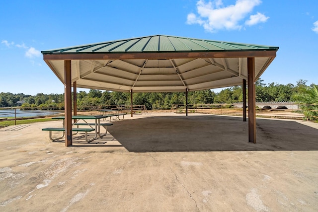 6464 Rolling Oak Dr, Montgomery, TX 77316