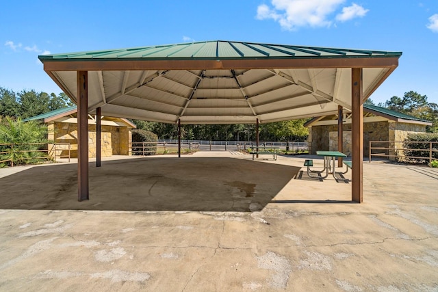 6464 Rolling Oak Dr, Montgomery, TX 77316