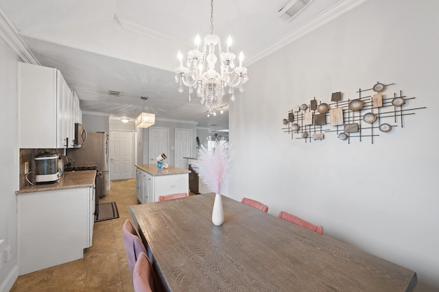 dining space featuring visible vents, a chandelier, and crown molding