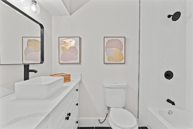 full bathroom featuring toilet, shower / tub combination, baseboards, and vanity