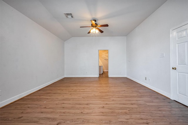 empty room featuring light wood finished floors, visible vents, baseboards, and a ceiling fan