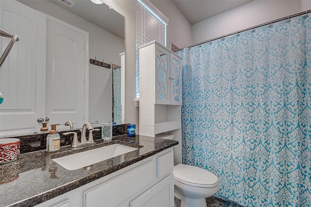 full bathroom with toilet, curtained shower, and vanity