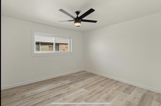 unfurnished room featuring light wood-style flooring, baseboards, and ceiling fan