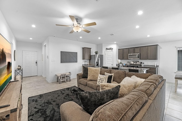 living area featuring ceiling fan, baseboards, visible vents, and recessed lighting