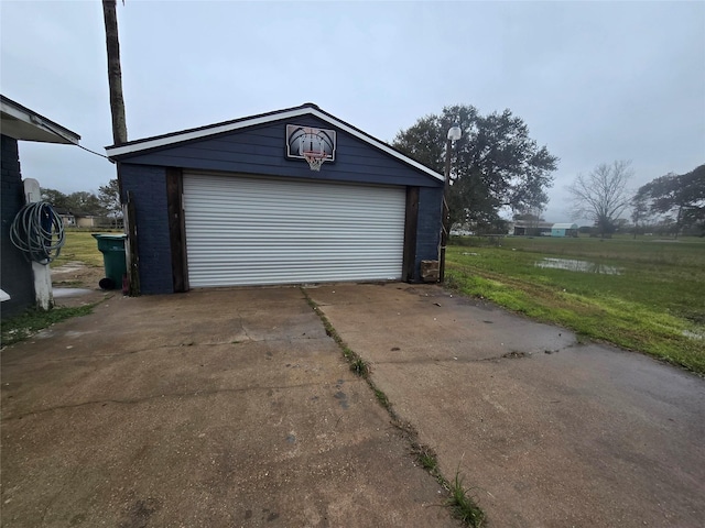 detached garage featuring concrete driveway