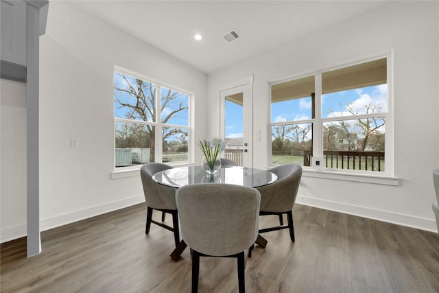 dining room featuring visible vents, recessed lighting, dark wood-style floors, and baseboards