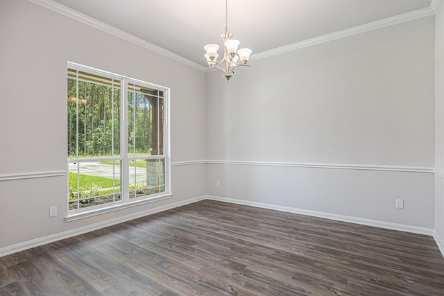 empty room featuring dark wood-style floors, a chandelier, crown molding, and baseboards