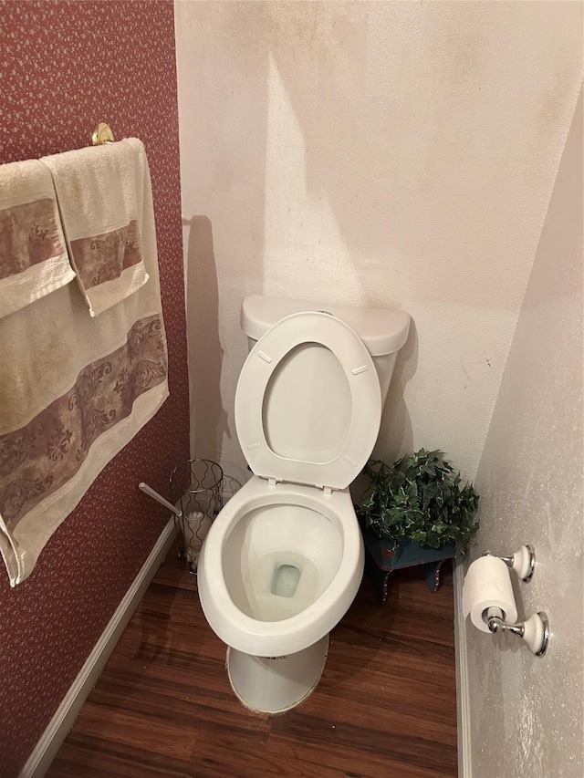 3600 Jeanetta St Unit 1202, Houston, TX 77063 - bathroom featuring wood finished floors, toilet, baseboards, and wallpapered walls