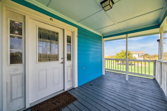 property entrance featuring a porch